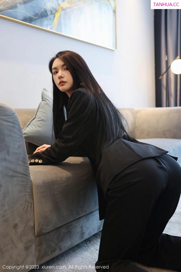   [XiuRen]高清写真图 2023.04.14 No.6576 乔一一 黑丝美腿第4张图片